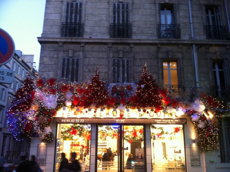 noel décor de façade en location Marseille