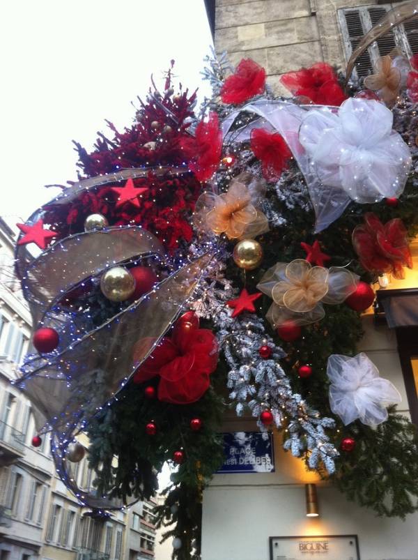 noel décor de façade en location Marseille