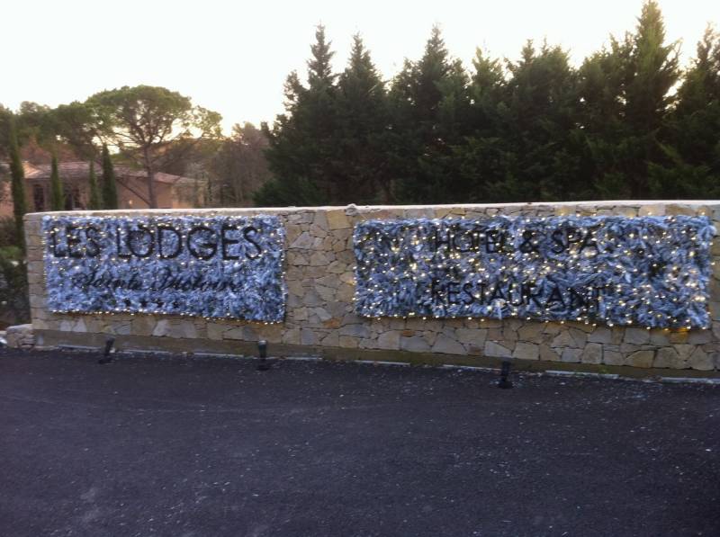 Décoration de Façade de Noël pour hôtel restaurant Marseille, Aix en Provence