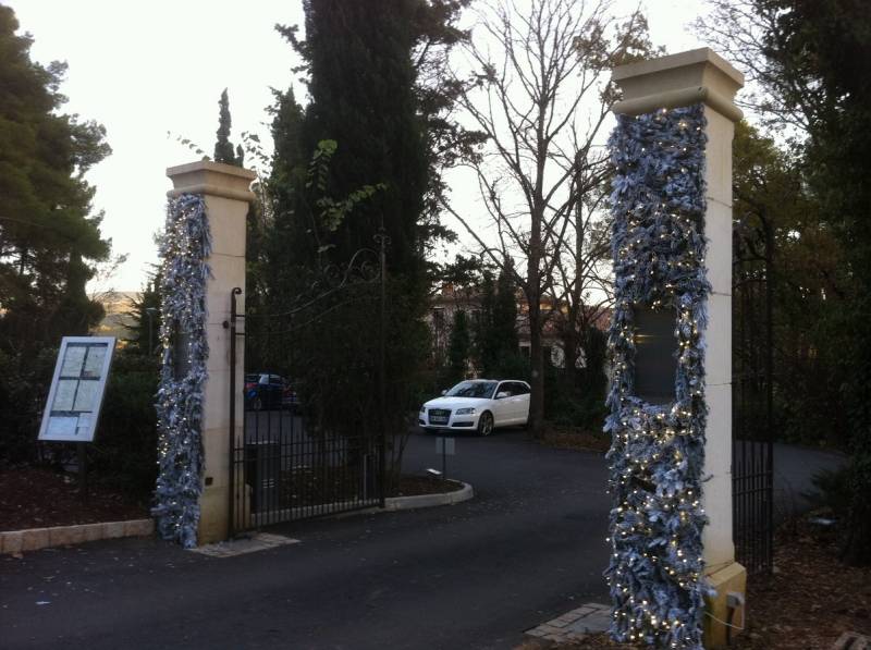 Décoration de Façade de Noël pour hôtel restaurant Marseille, Aix en Provence