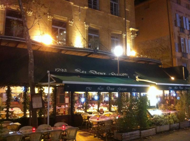 Décor de façade de noêl sur Aix en Provence Marseille