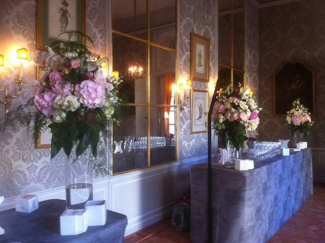 Décoration florale de fleurs pour buffet traiteur et centre de table pour événement Aix en Provence Marseille