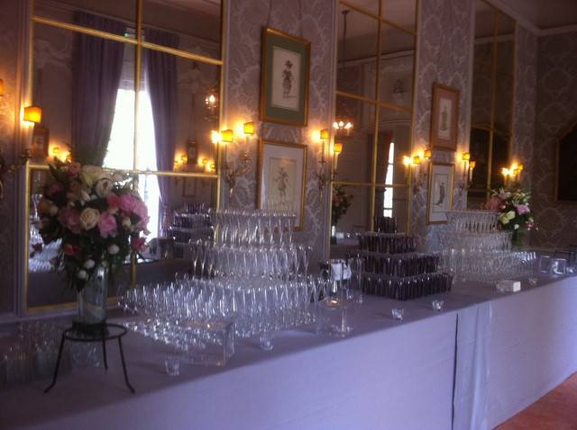 Décoration florale de fleurs pour buffet traiteur et centre de table pour événement Aix en Provence Marseille