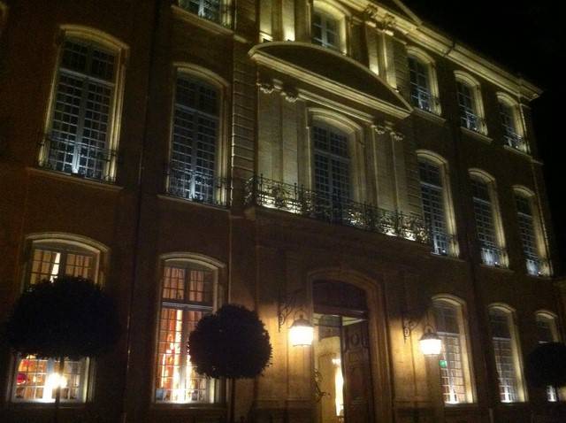 Décoration florale de fleurs pour buffet traiteur et centre de table pour événement Aix en Provence Marseille