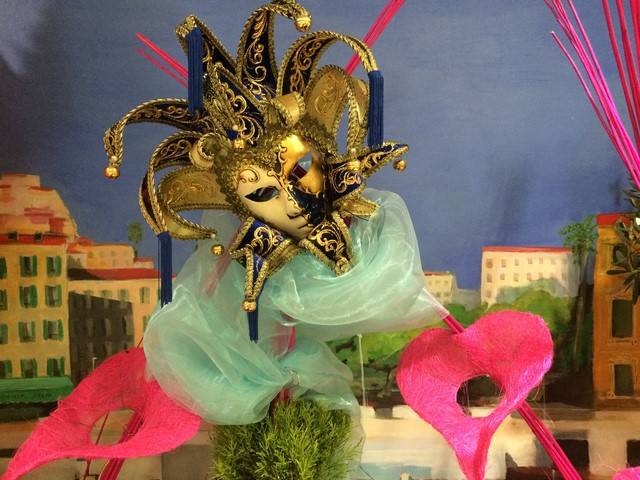 location de décor floral scènique étalagiste par abonnement pour vitrine de magasin, hall d'hotel restaurant de Cannes à Marseille