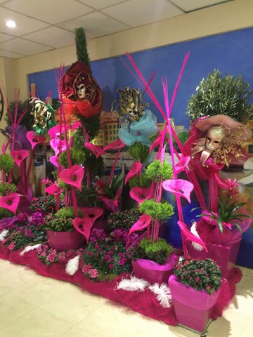location de décor floral scènique étalagiste par abonnement pour vitrine de magasin, hall d'hotel restaurant de Cannes à Marseille