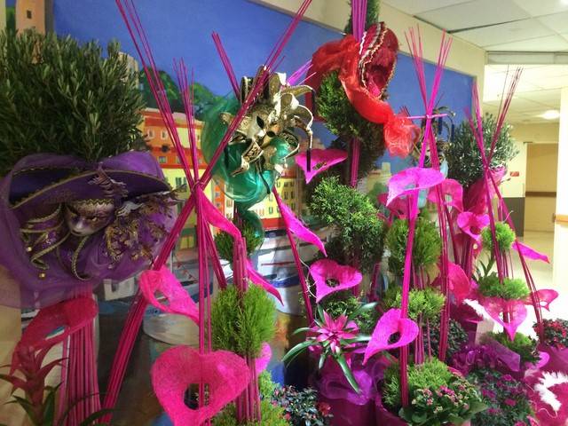 location de décor floral scènique étalagiste par abonnement pour vitrine de magasin, hall d'hotel restaurant de Cannes à Marseille