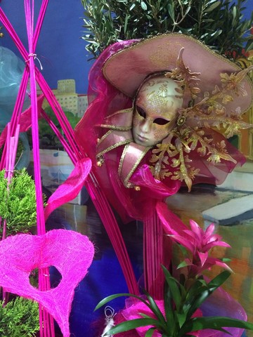 location de décor floral scènique étalagiste par abonnement pour vitrine de magasin, hall d'hotel restaurant de Cannes à Marseille