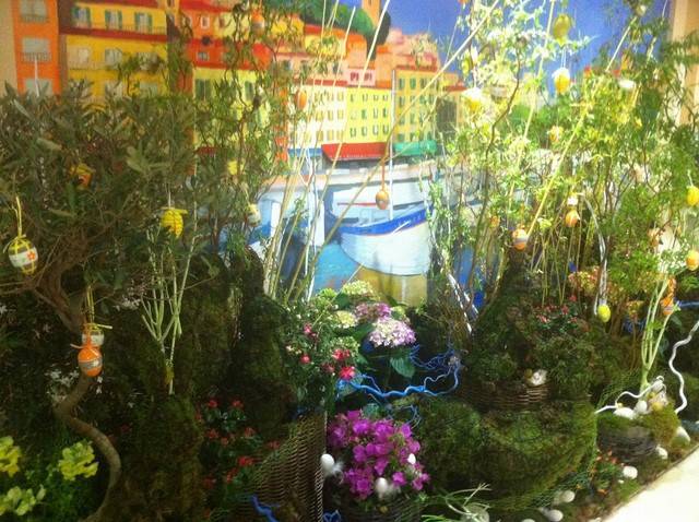 location avec montage et démontage de plantes pour décor de Pâques scénique  Marseille