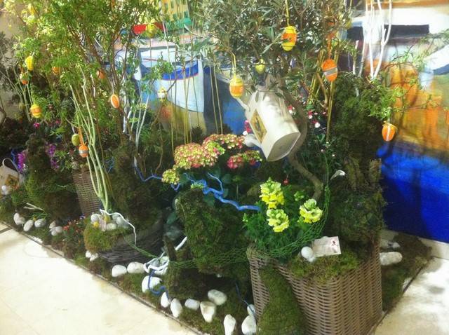 location avec montage et démontage de plantes pour décor de Pâques scénique  Marseille