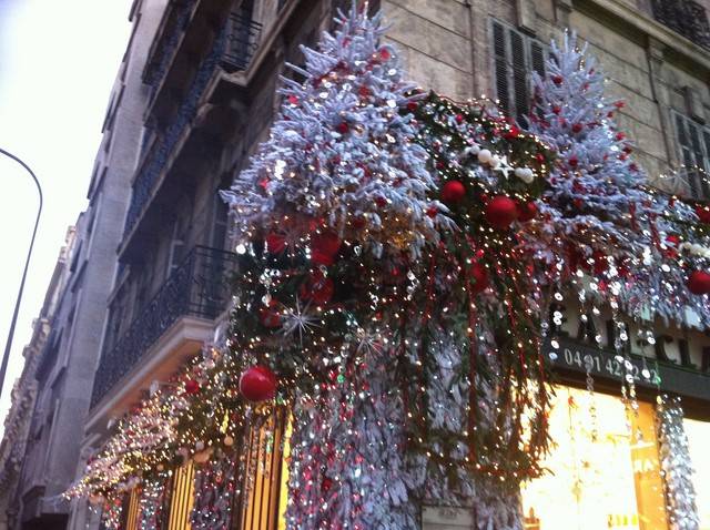 Vitrine et façade de Noël avec lumière en location Aix en provence Marseille