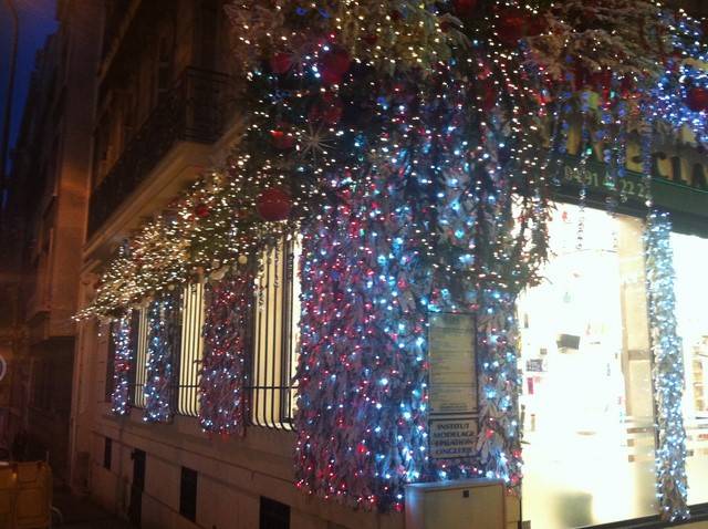 Vitrine et façade de Noël avec lumière en location Aix en provence Marseille