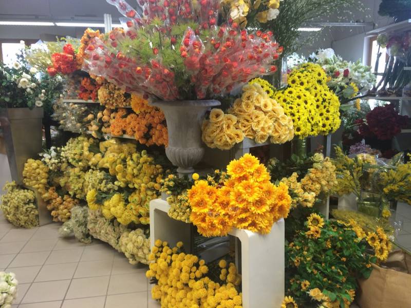 fleurs artificielles, plantes artificielles, feuillages artificiels, compositions florales artificielles sur mesure en location ou vente