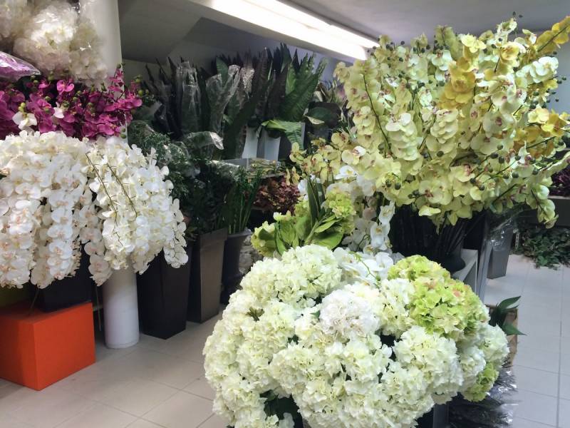 fleurs artificielles, plantes artificielles, feuillages artificiels, compositions florales artificielles sur mesure en location ou vente