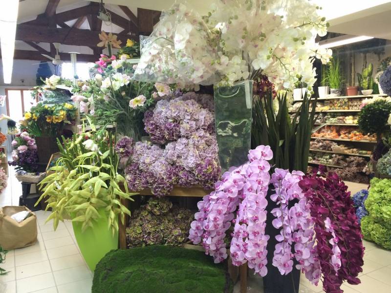 fleurs artificielles, plantes artificielles, feuillages artificiels, compositions florales artificielles sur mesure en location ou vente