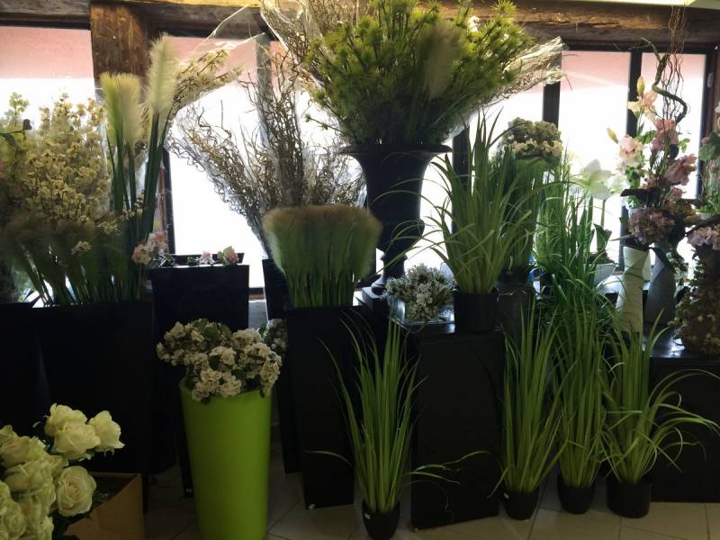fleurs artificielles, plantes artificielles, feuillages artificiels, compositions florales artificielles sur mesure en location ou vente