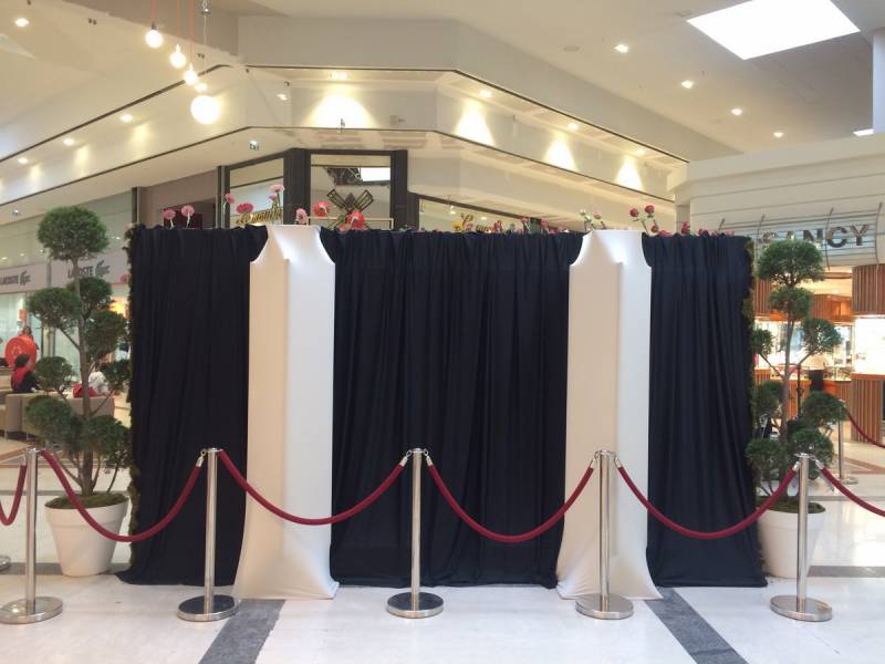 Un système élaboré pour la fixation des murs de fleurs.