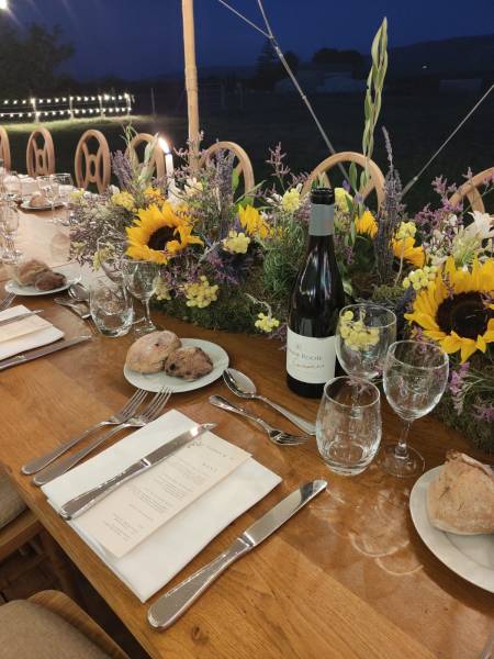 Décoration florale pour centre de table de réception dans le Vaucluse