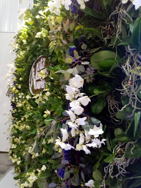 Mur de fleurs naturelles ou artificielles pour événements privés et professionnels en paca