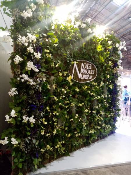 Mur de fleurs naturelles ou artificielles pour événements privés et professionnels en paca