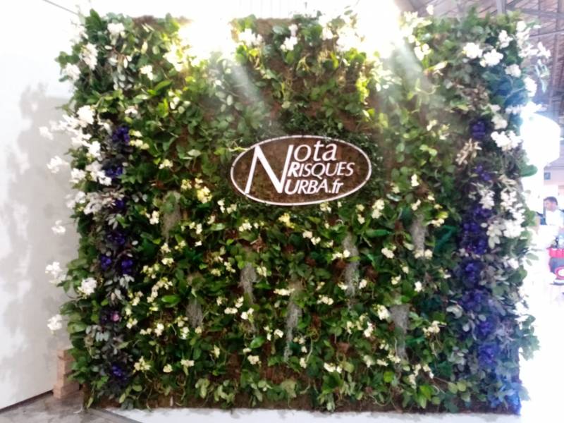 Mur de fleurs naturelles ou artificielles pour événements privés et professionnels en paca