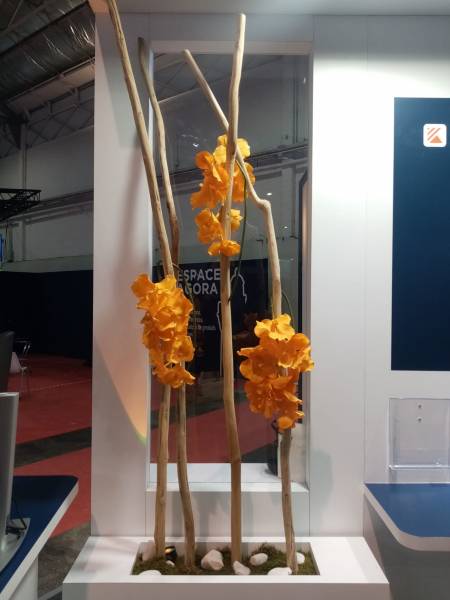 Création de composition florale d'orchidées pour le stand Metaverse.