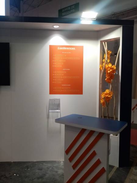 Les couleurs oranges sont en harmonie avec les codes couleurs.