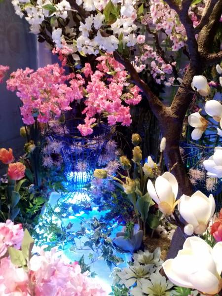 La rivière est mise en valeur par la lumière en leds flexible.