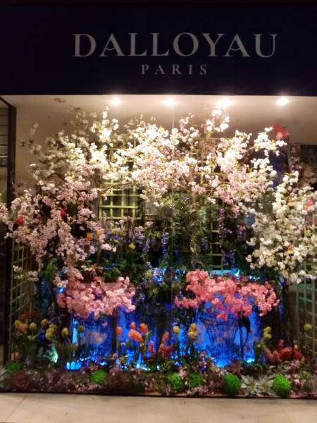 Le printemps accueille les clients du restaurant Dalloyau aux Terrasses du Port à Marseille