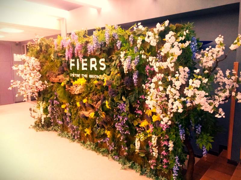 Clorofil events personnalise votre mur de fleurs avec votre logo.