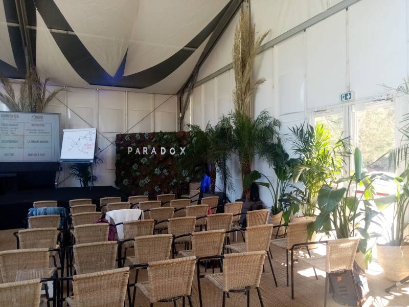 Mur de fleurs naturelles ou artificielles pour événements privés et professionnels en paca