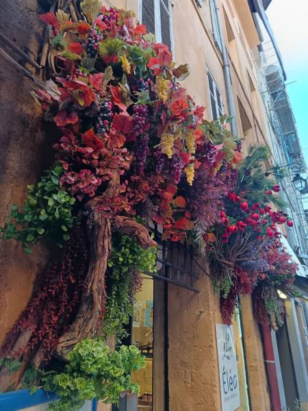 Location d'un décor pour une façade de magasin à Aix en Provence.