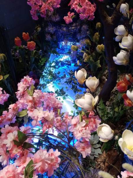 Un ruisseau magique a été intégré au décor pour apporter une note de fraîcheur.