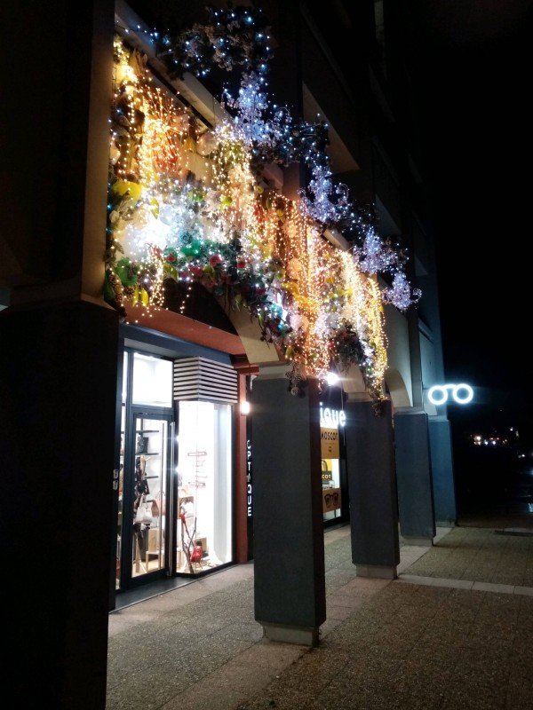 Décoration de Noël de commerce a Marseille