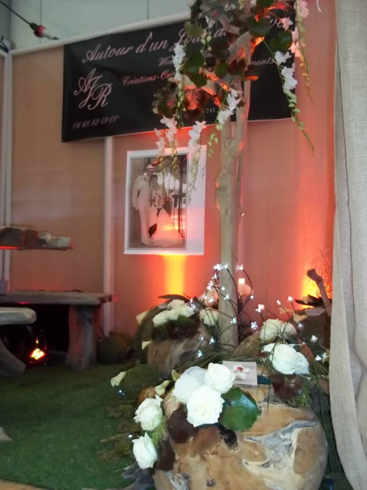 décor floral blanc de salle de mariage