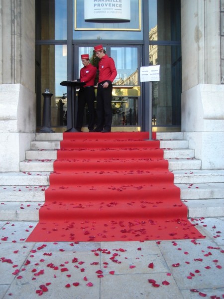 Location de décor floral pour salle de réception pour gala soirée lancement sur Marseille