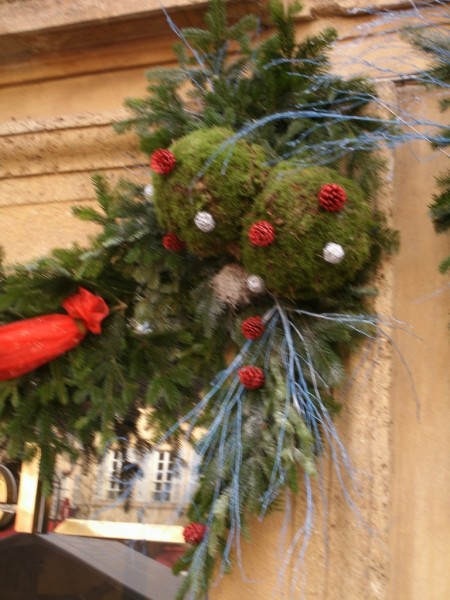 Location pose et retrait de décoration de façade de noël Aix en Provence