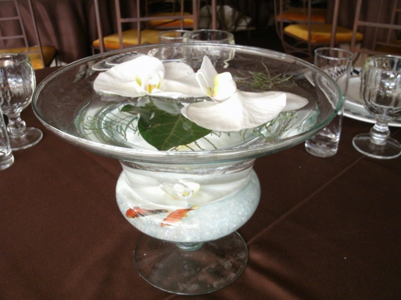 LE PACHA  A PERTUIS. DECORATION FLORALE CENTRE DE TABLE MARIAGE PACA VAUCLUSE VAR GARD