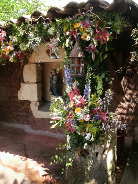 mariage décor de coeur de cérèmonie en extérieur en paca var vaucluse bouches du rhône
