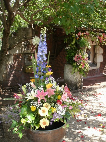 mariage décor de coeur de cérèmonie en extérieur en paca var vaucluse bouches du rhône