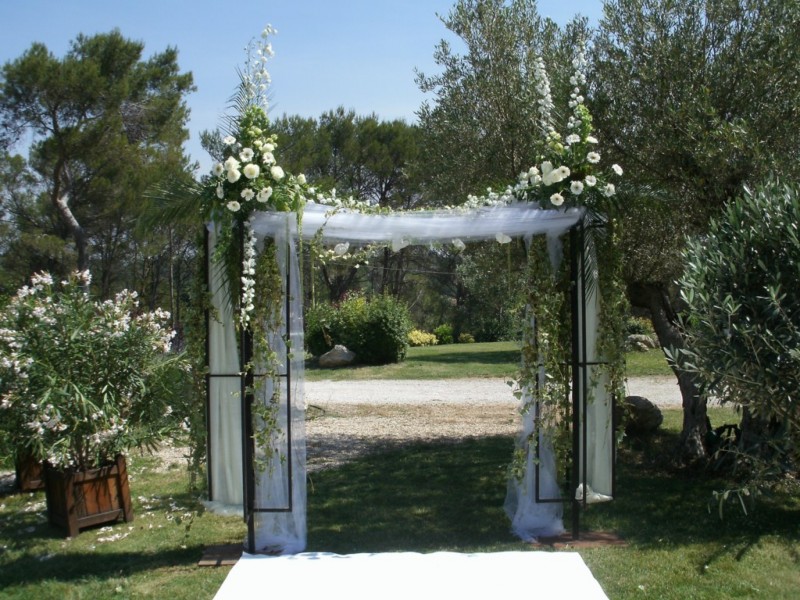 arche nuptiale décoration église pour mariage en paca aix en provence avignon salon de provence