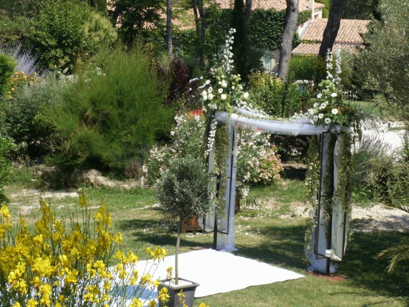 arche nuptiale décoration église pour mariage en paca aix en provence avignon salon de provence