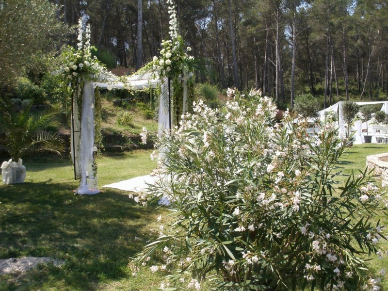 arche nuptiale décoration église pour mariage en paca aix en provence avignon salon de provence