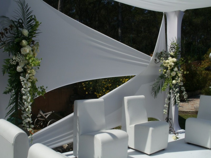 DECOR EGLISE LIEU DE CULTE  CEREMONIE AIX MARSEILLE PACA ARLES AVIGNON CASSIS TOULON