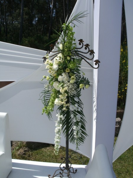 DECOR EGLISE LIEU DE CULTE  CEREMONIE AIX MARSEILLE PACA ARLES AVIGNON CASSIS TOULON