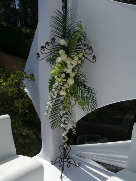 DECOR EGLISE LIEU DE CULTE  CEREMONIE AIX MARSEILLE PACA ARLES AVIGNON CASSIS TOULON