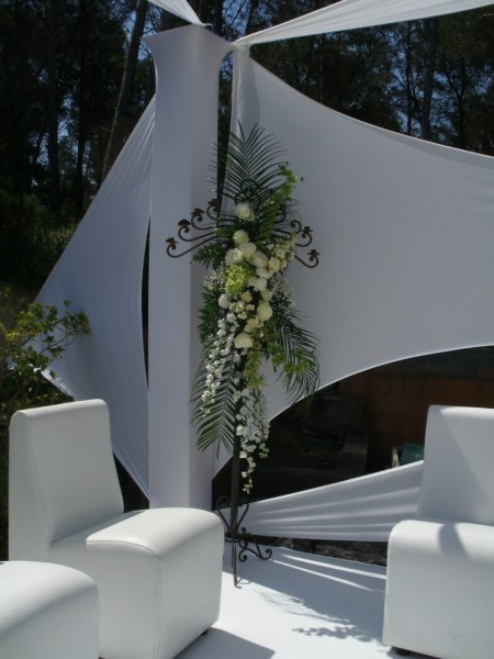 DECOR EGLISE LIEU DE CULTE  CEREMONIE AIX MARSEILLE PACA ARLES AVIGNON CASSIS TOULON