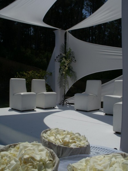DECOR EGLISE LIEU DE CULTE  CEREMONIE AIX MARSEILLE PACA ARLES AVIGNON CASSIS TOULON