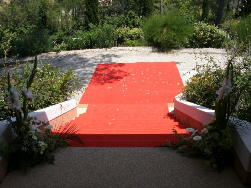 Décor  escalier  cérémonie de mariage en région Alpes Provence Côte d'Azur