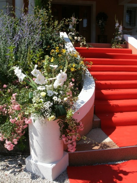 Décor  escalier  cérémonie de mariage en région Alpes Provence Côte d'Azur
